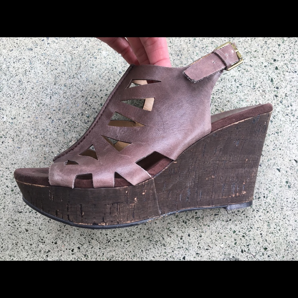 NINE WEST Wedge Sandal size 9 brown